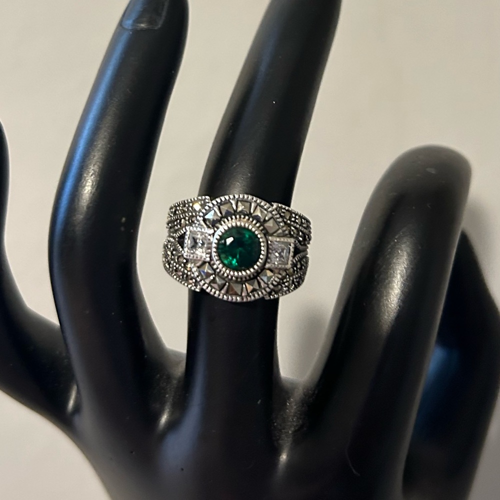 Green stone and marcasite sterling ring size 6